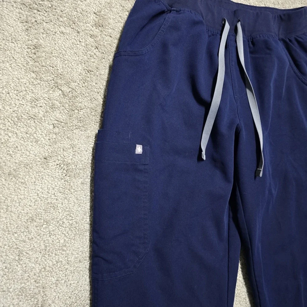 FIGS Catarina One-Pocket Scrub Top & Kade - Cargo Scrub Pants Navy Sz Medium